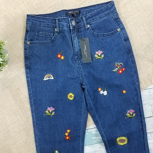 Romeo & Juliet Couture Embroidered Slim Ankle Jean - Picture 4 of 8